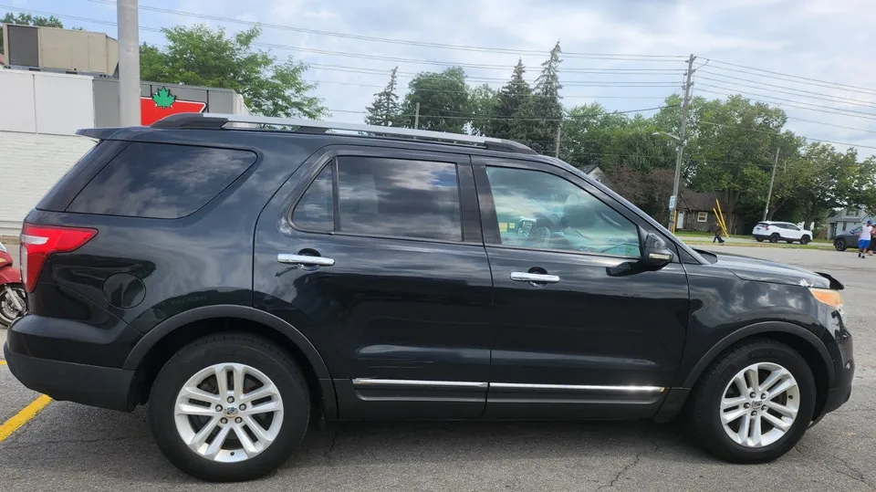 Ford Explorer 2011 photo 3