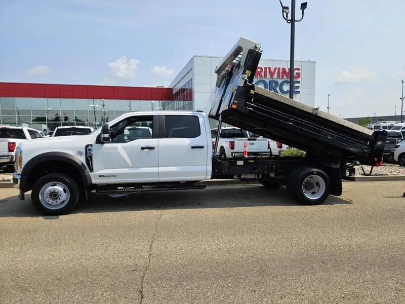Ford Super Duty F-550 2023 photo 3