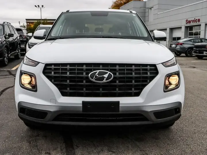 Hyundai Venue 2022 photo 2