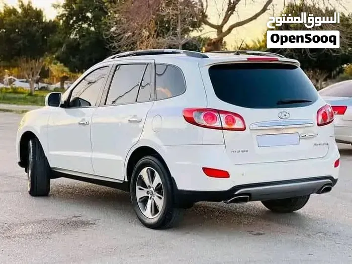 Hyundai Santa Fe 2012 photo 3