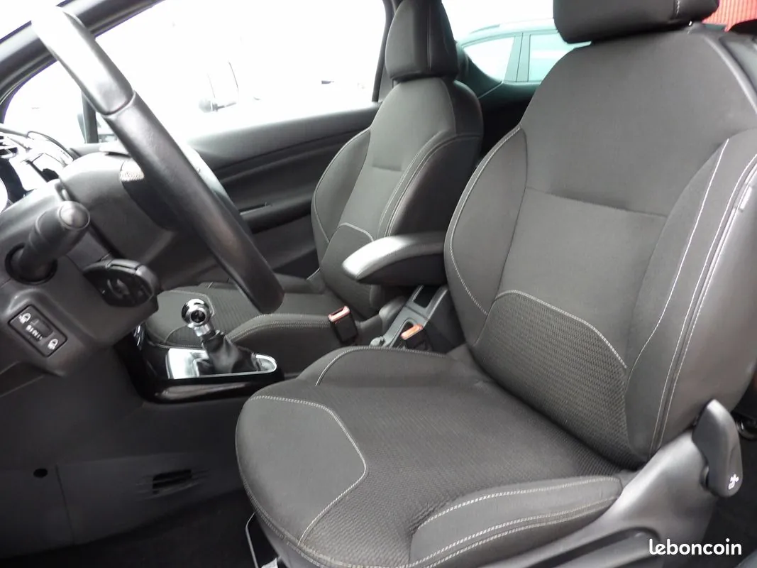 DS Automobiles Ds3 2018 photo 3