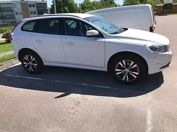 Volvo Xc60 2017 photo 2
