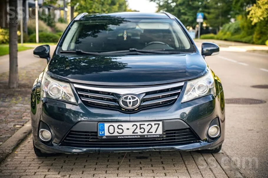 Toyota Avensis 2012 photo 2