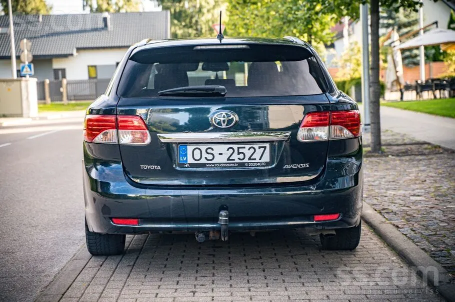 Toyota Avensis 2012 photo 5