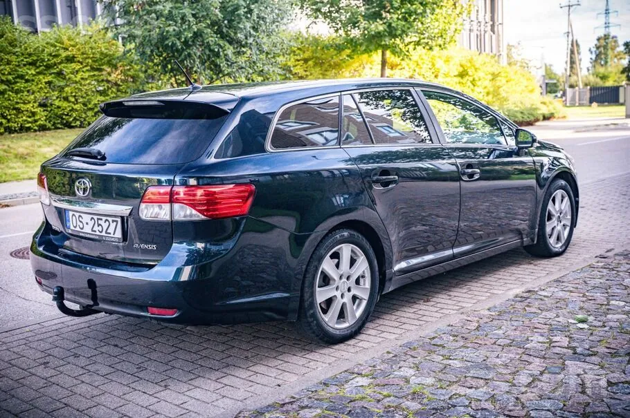 Toyota Avensis 2012 photo 4