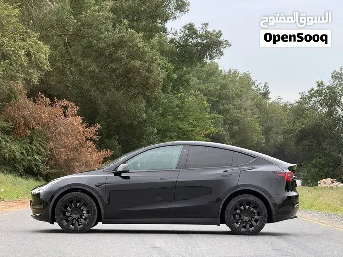 Tesla Model Y 2023 photo 2