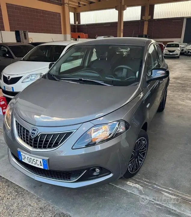 Lancia Ypsilon