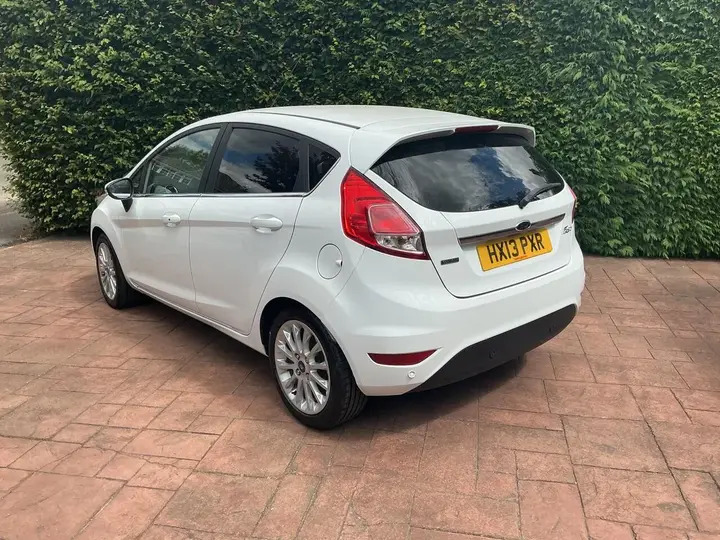 Ford Fiesta 2013 photo 2