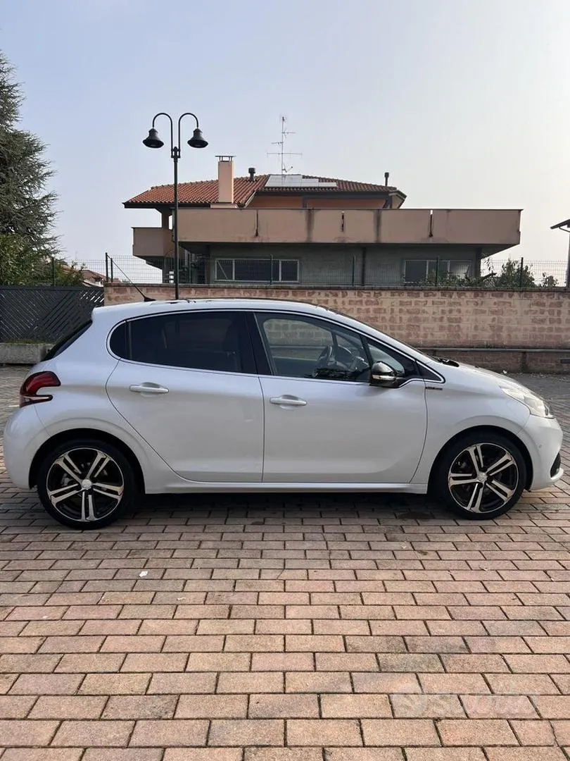 Peugeot 208 2016 photo 4