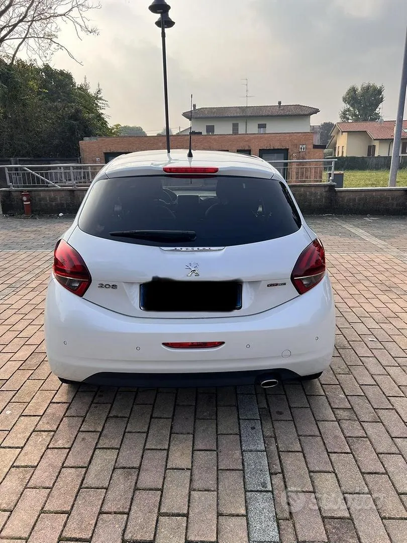 Peugeot 208 2016 photo 2