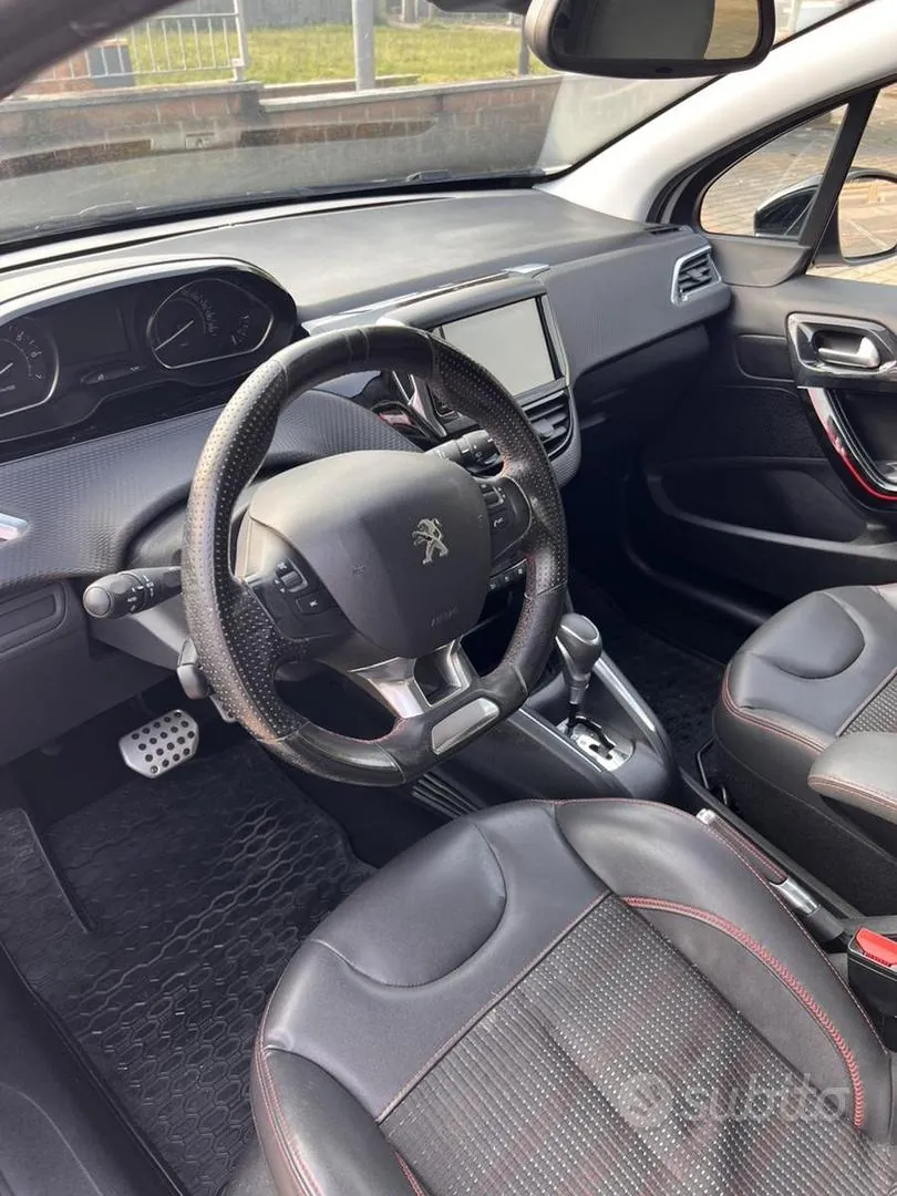 Peugeot 208 2016 photo 5