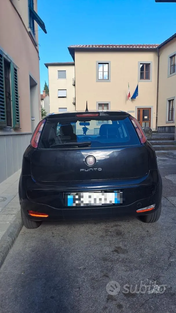 Fiat Punto 2011 photo 2