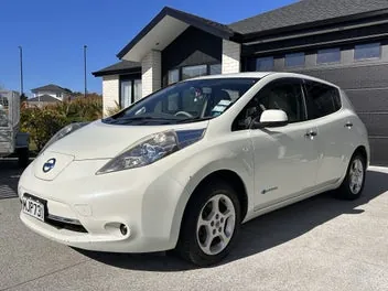Nissan Leaf 2012 photo 2