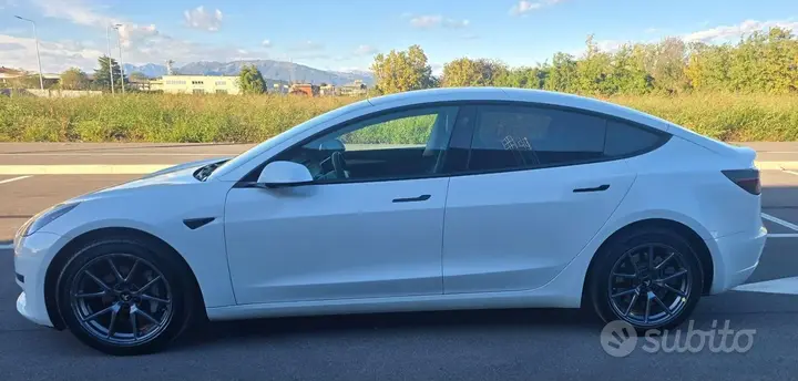 Tesla Model 3 2022 photo 4