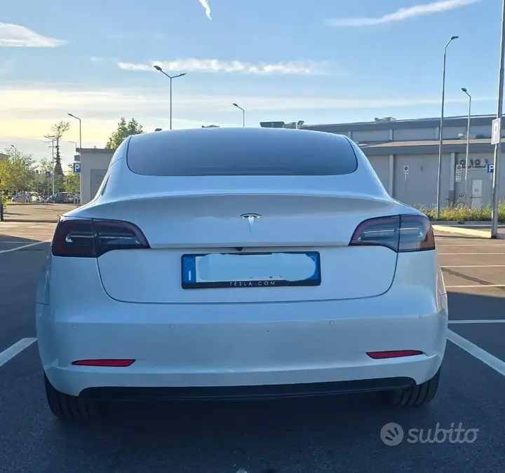 Tesla Model 3 2022 photo 3