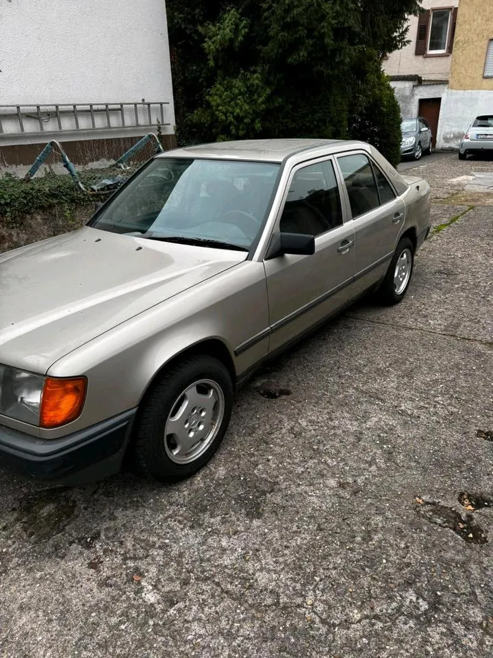 Mercedes-Benz W124
