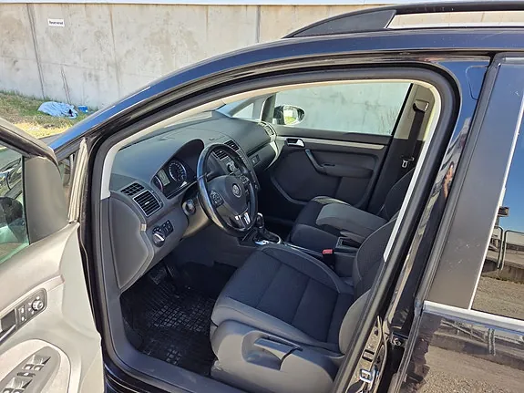 Volkswagen Touran 2012 photo 3