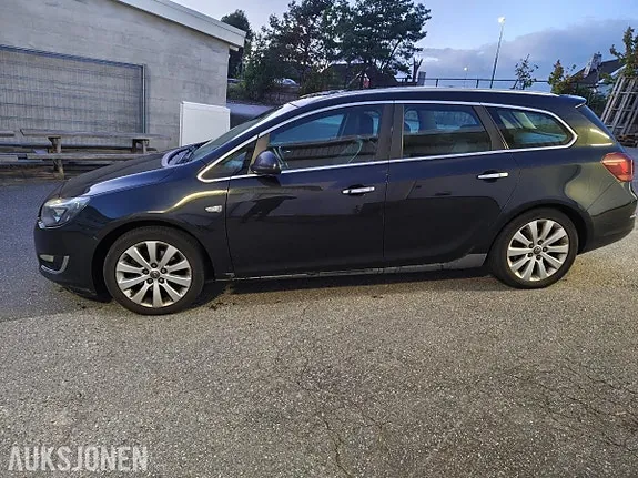 Opel Astra 2013 photo 3