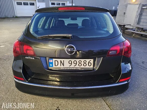Opel Astra 2013 photo 4