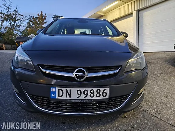 Opel Astra 2013 photo 2