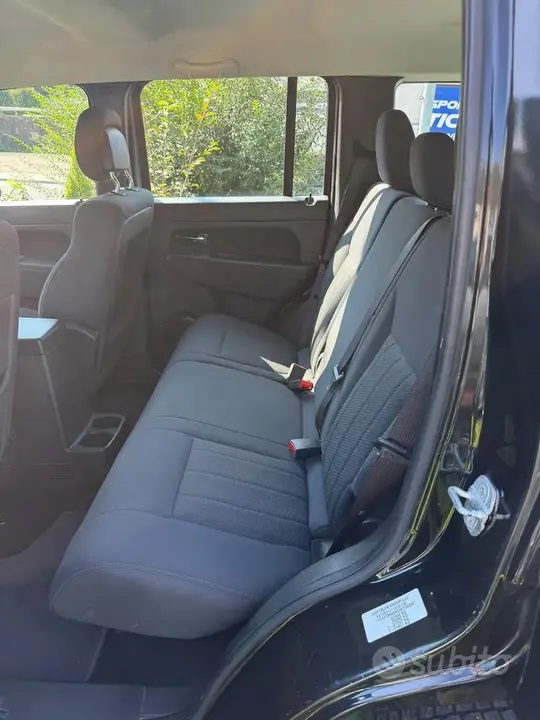 Jeep Cherokee 2012 photo 3