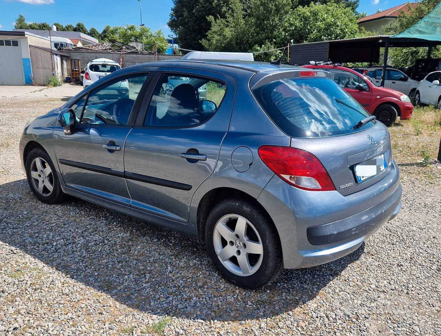 Peugeot 207 2009 photo 2