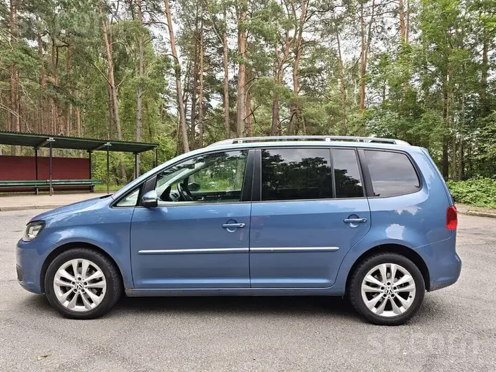 Volkswagen Touran 2012 photo 3
