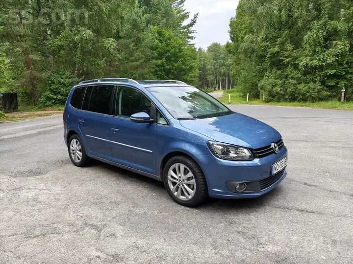 Volkswagen Touran 2012 photo 2