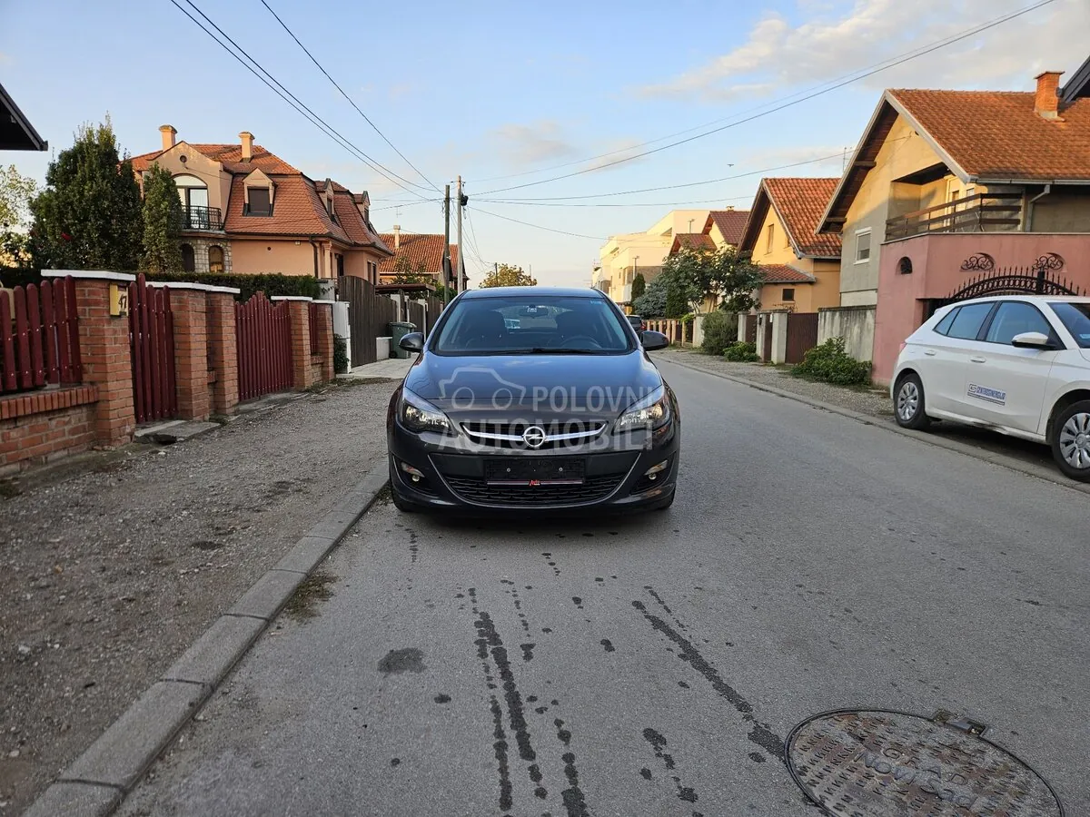 Opel Astra J 2014 photo 2