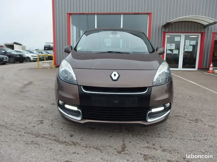 Renault Scenic 2013 photo 2