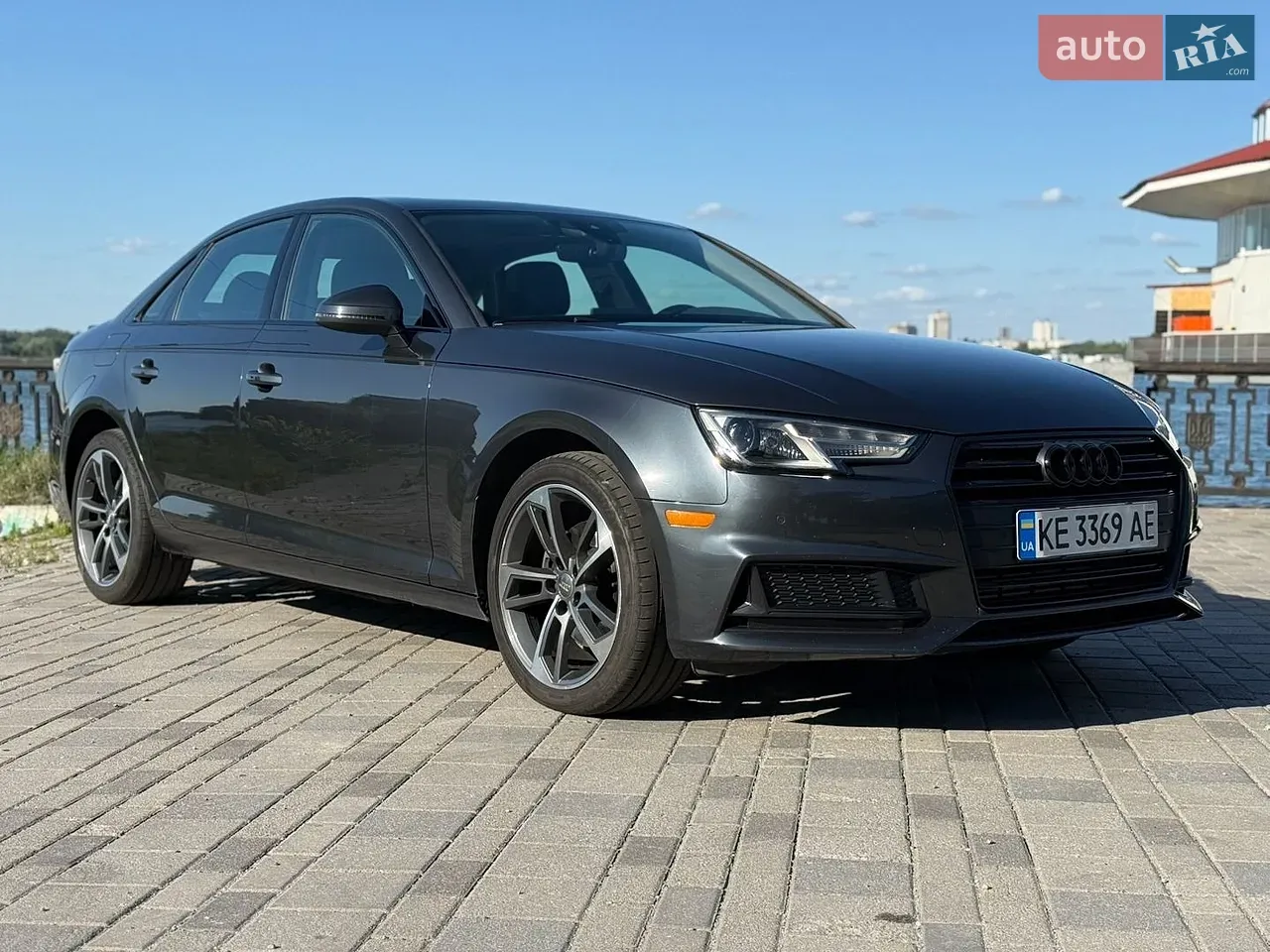 Audi A4 2019 photo 2