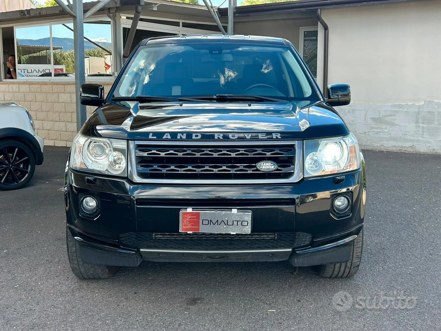 Land Rover Freelander 2011 photo 2