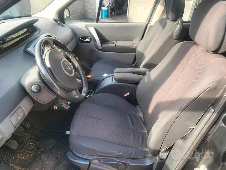 Renault Scenic 2007 photo 2
