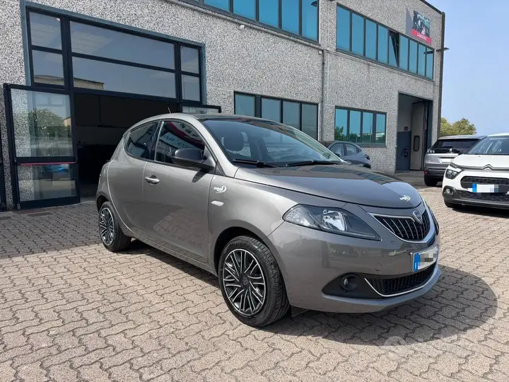 Lancia Ypsilon
