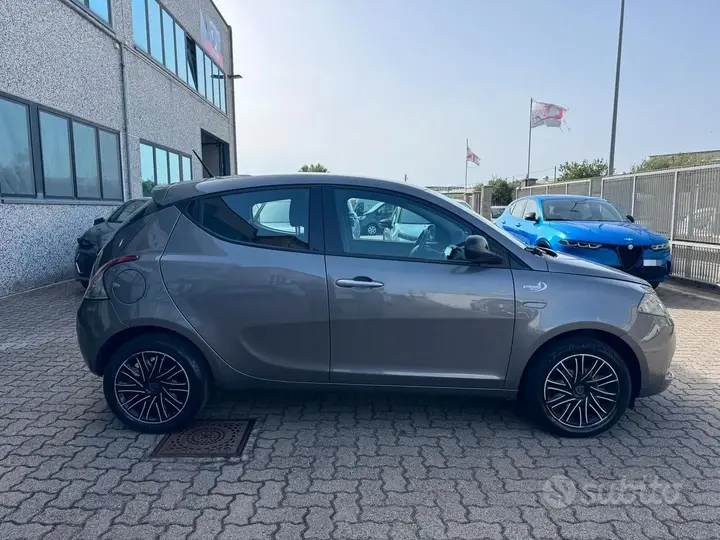 Lancia Ypsilon 2023 photo 2