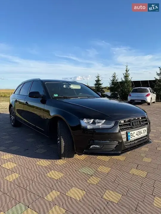 Audi A4 2012 photo 2