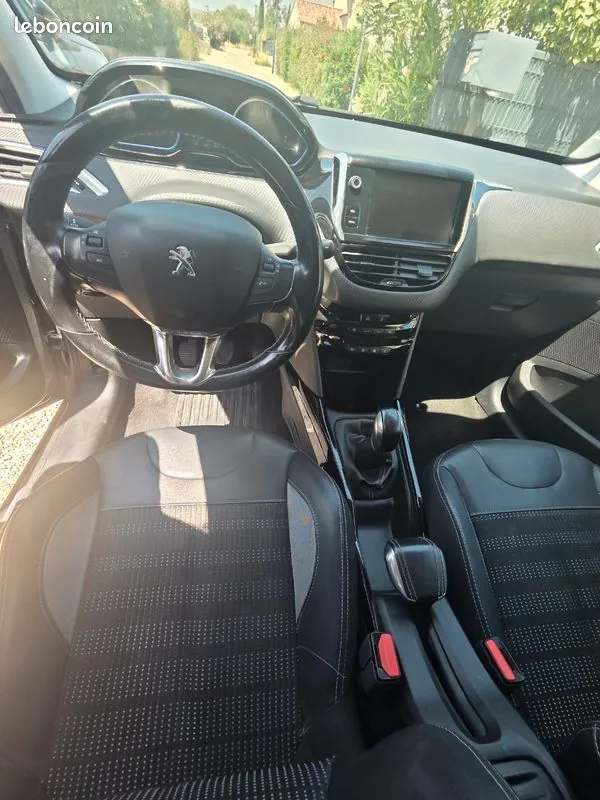 Peugeot 2008 2017 photo 2