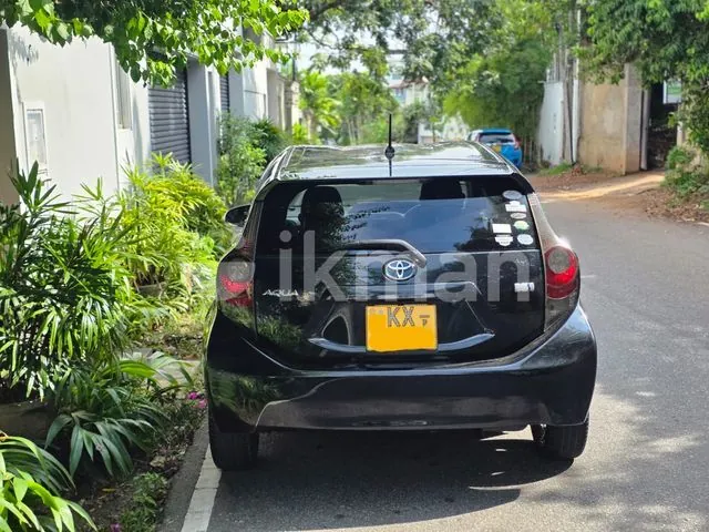 Toyota Aqua 2012 photo 4