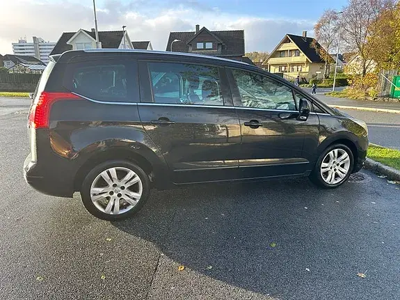 Peugeot 5008 2011 photo 4