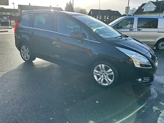 Peugeot 5008 2011 photo 2