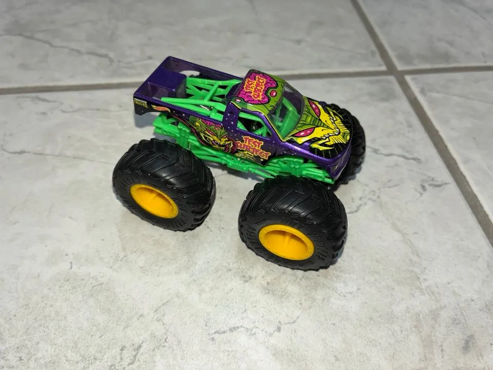 Mattel Hot-Wheels Monster-Trucks 1:64 Autos Test-Subject