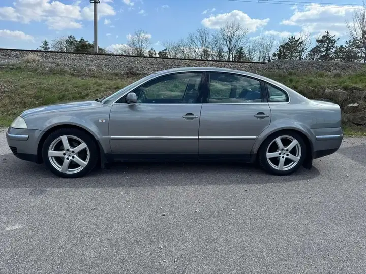 Volkswagen Passat 2002 photo 2