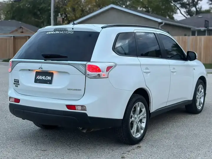 Mitsubishi Outlander 2014 photo 4