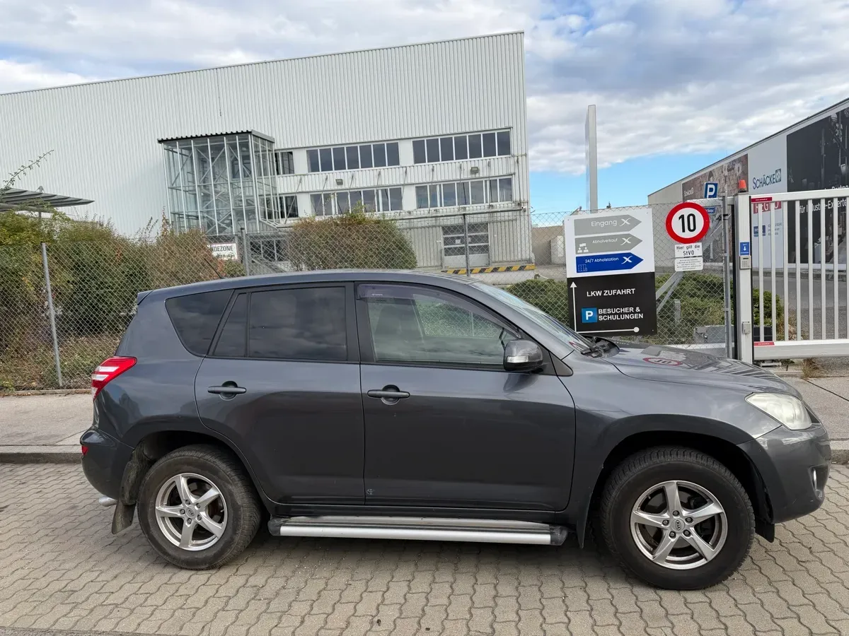 Toyota Rav4 2010 photo 2