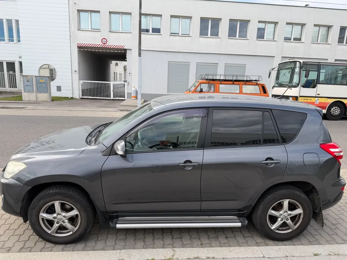 Toyota Rav4 2010 photo 3