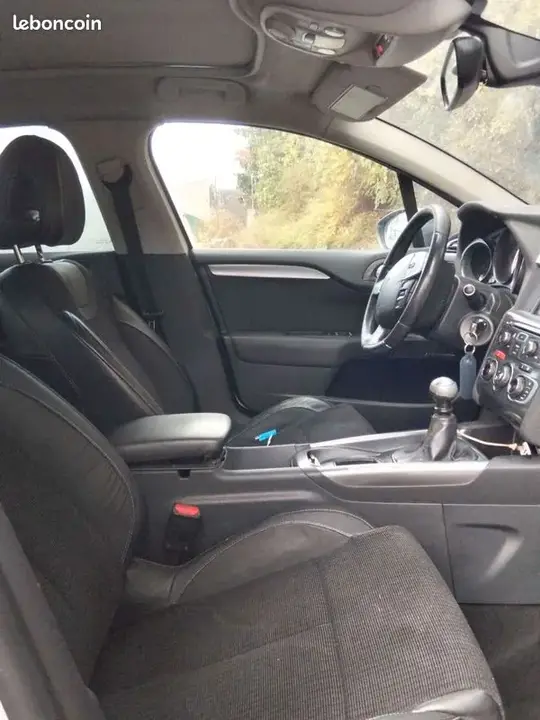 Citroen C4 2011 photo 2