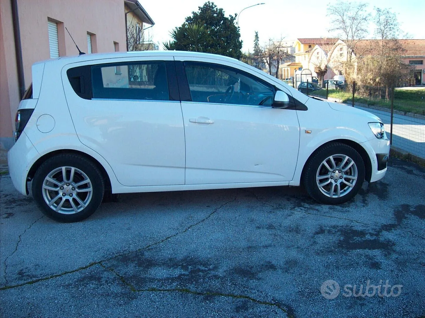 Chevrolet Aveo 2013 photo 3