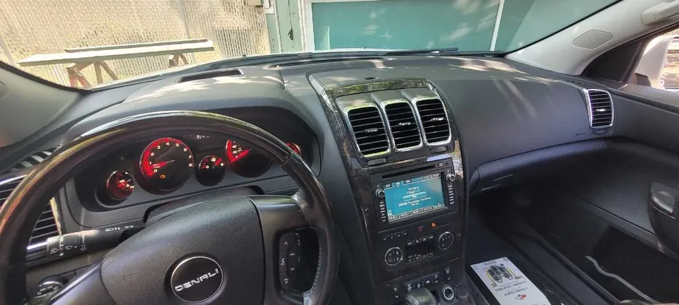 GMC Acadia 2012 photo 5