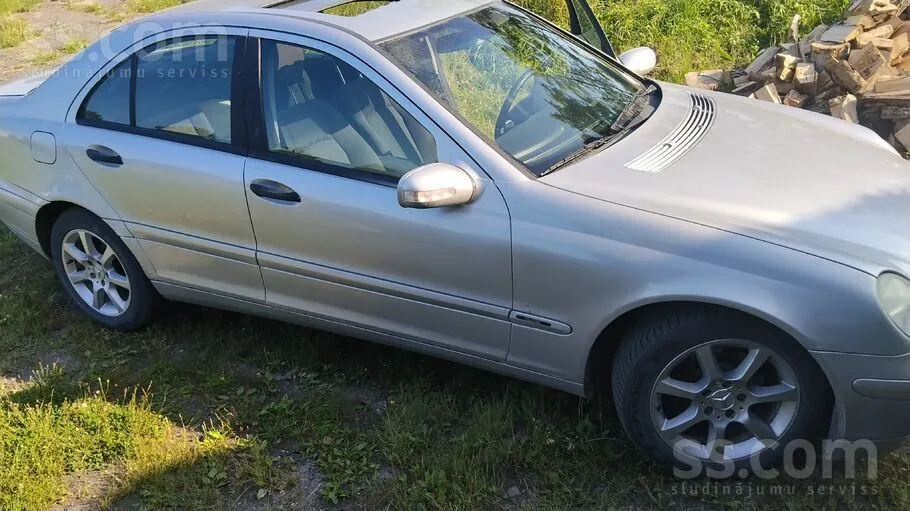 Mercedes-Benz C200 2002 photo 4