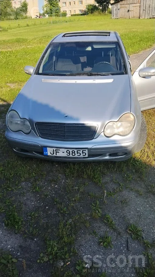 Mercedes-Benz C200 2002 photo 2